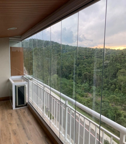 Serviços de envidraçamento em Praia Grande